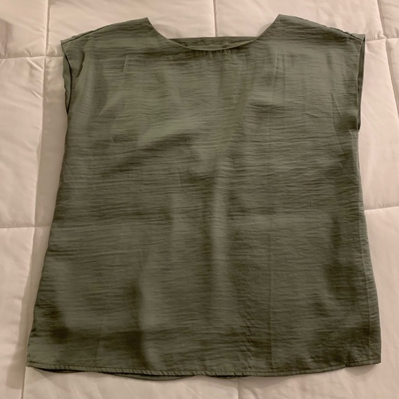 Open back blouse - Picture 2 of 2